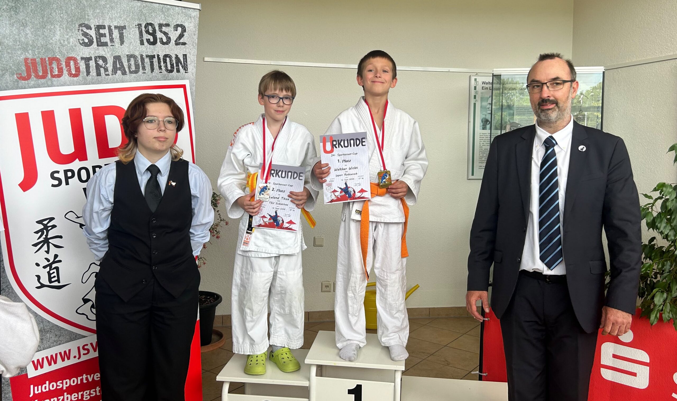 Siegerehrung U13 bis 31 kg mit Leland Titze auf dem 2. Platz